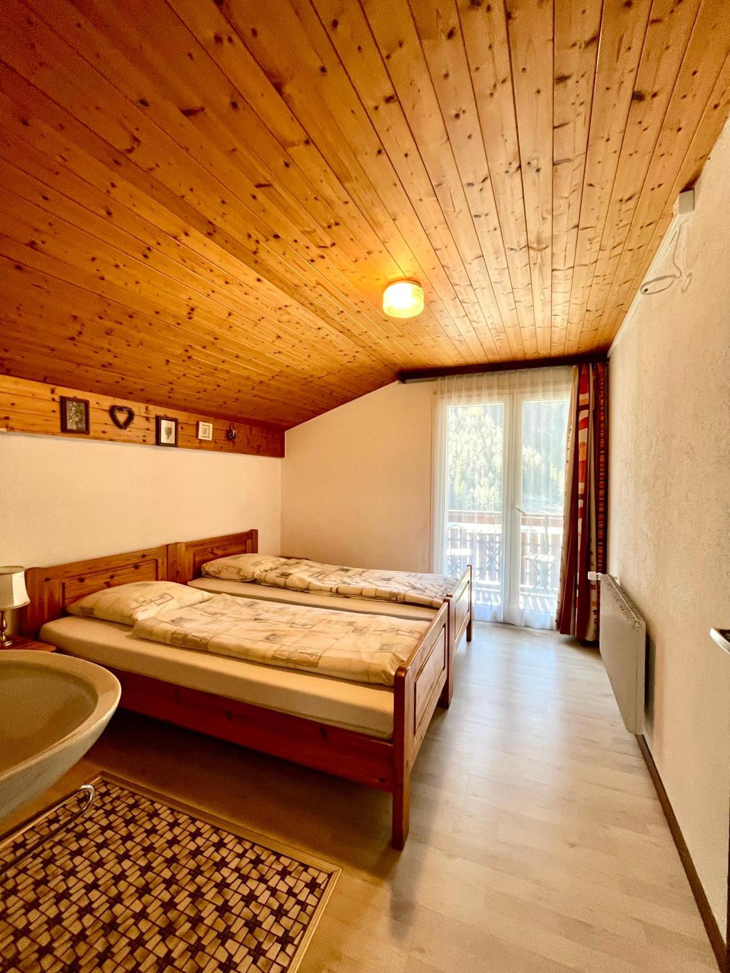 Holiday House Laerchenheim Saas-Balen Exterior photo